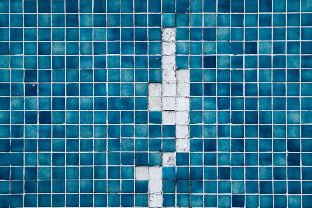 por qué se caen los azulejos del baño